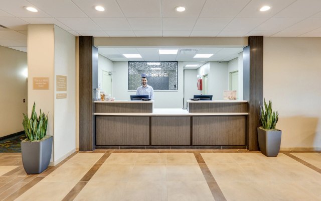 photo 2 of Candlewood Suites Dallas NW - Farmers Branch by IHG