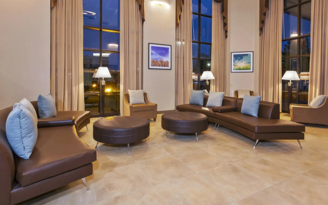 photo 2 of Candlewood Suites Grand Rapids Airport by IHG