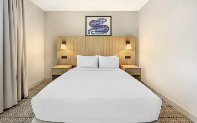 photo 4 of Sonesta Simply Suites Las Vegas Convention Center
