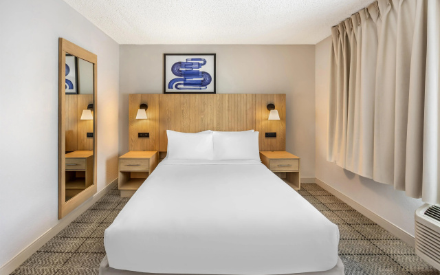 photo 5 of Sonesta Simply Suites Las Vegas Convention Center