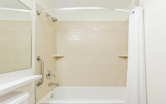 photo 4 of Sonesta Simply Suites Phoenix Tempe