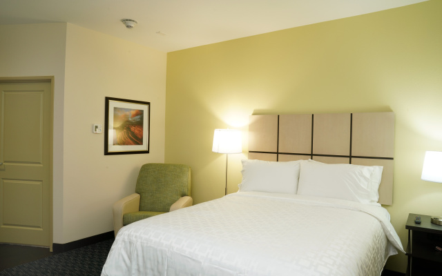 photo 4 of Candlewood Suites Plano North by IHG