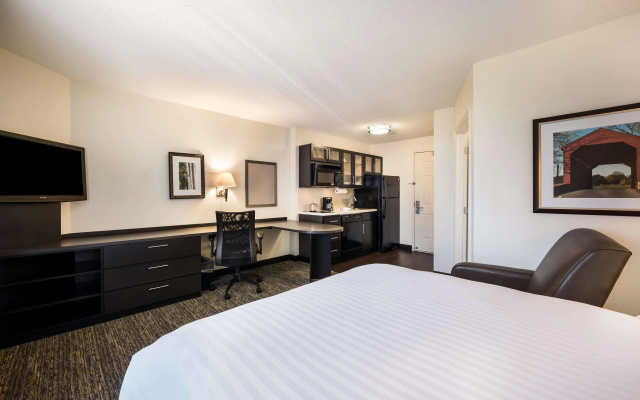 photo 3 of Sonesta Simply Suites Silicon Valley Santa Clara