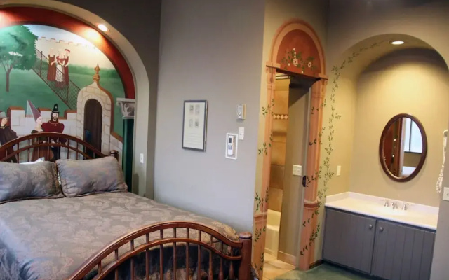 photo 3 of Canterbury Inn