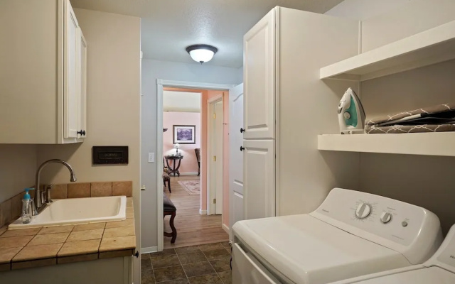 photo 3 of Canyon Cottage 3 Bedroom Home by Redawning