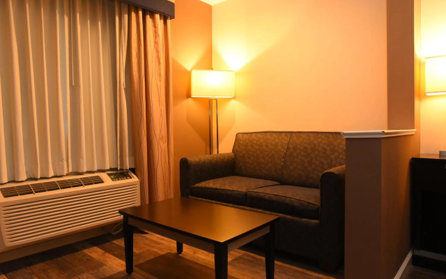photo 2 of Capital Inn & Suites