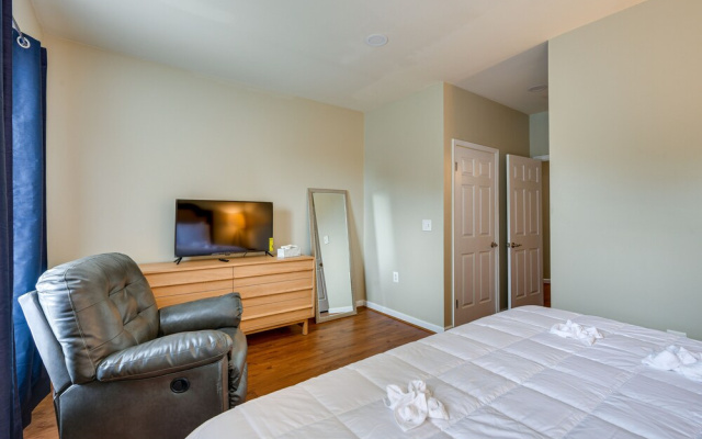 photo 2 of Capitol Heights Apartment ~ 8 Mi to National Mall!