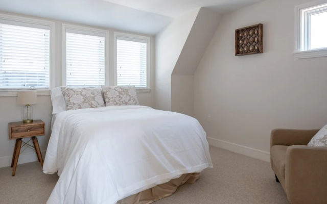 photo 5 of Capitol Hill - Four Bedroom TownHouse