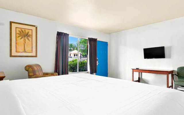 photo 2 of Capitol Inn And Suites