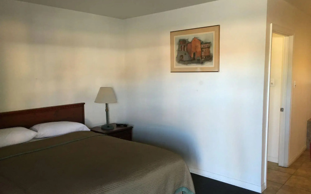 photo 2 of Capri Inn