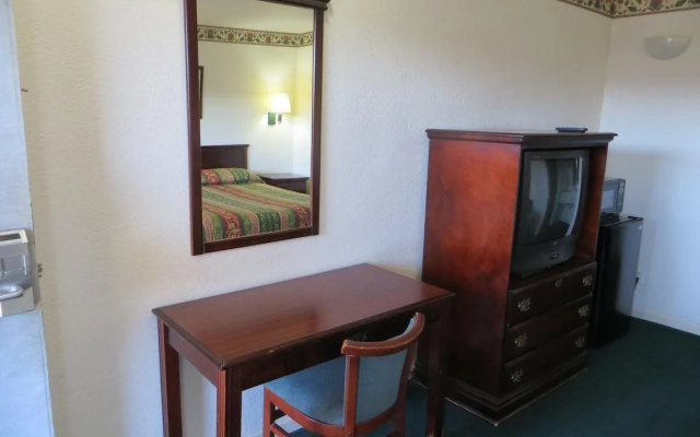photo 2 of Capri Motel