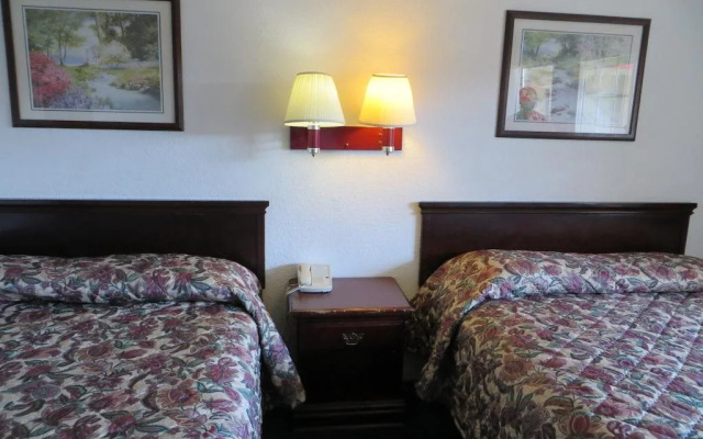 photo 3 of Capri Motel