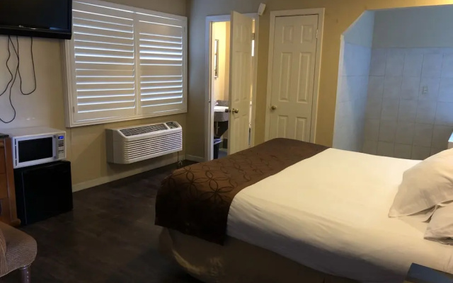 photo 2 of Capri Motel