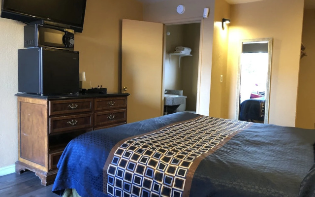 photo 3 of Capri Motel
