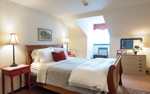 photo 3 of Captain Stannard House Bed and Breakfast Country Inn