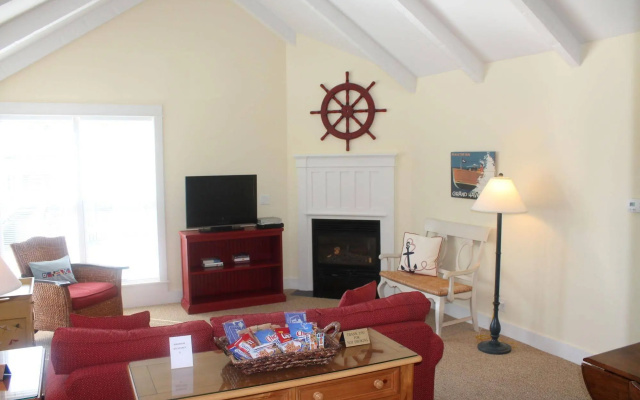 photo 3 of Captain's Cottage Suites