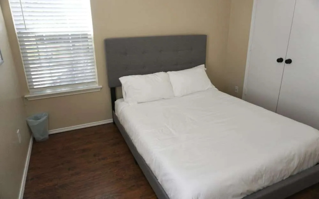 photo 2 of Captains Place