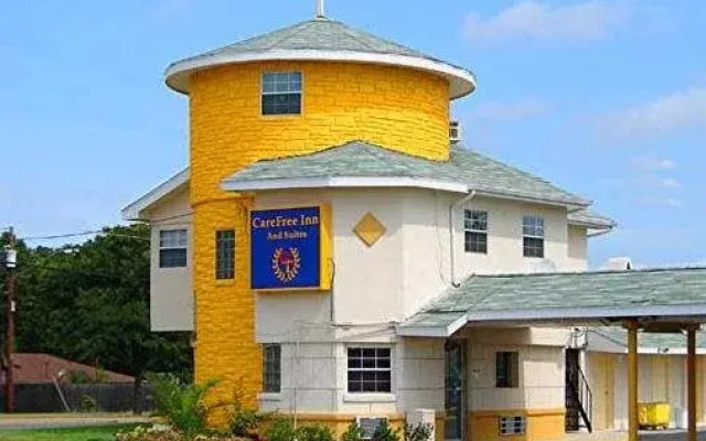 photo 2 of Carefree Inn  Suites Westend Area