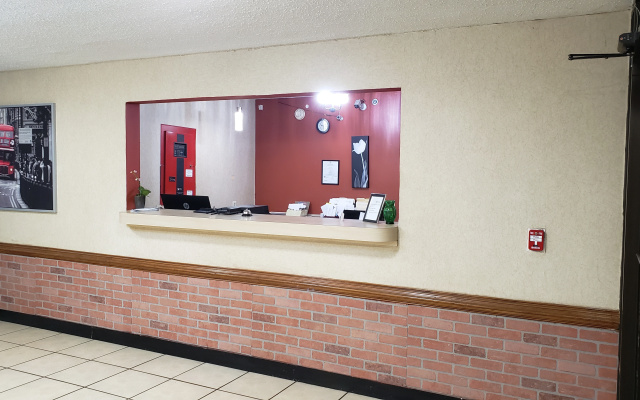 photo 2 of Carla Inn&Suites Roanoke Airport Hotel