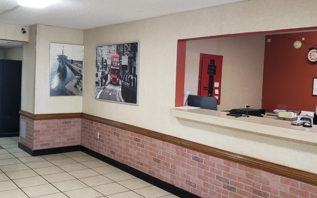 photo 3 of Carla Inn&Suites Roanoke Airport Hotel