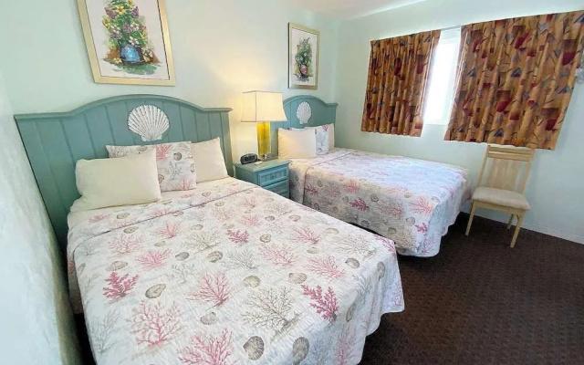 photo 4 of Carlton House Motel