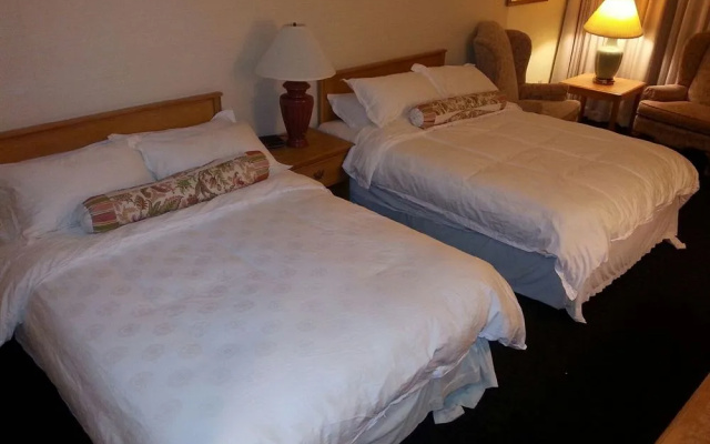 photo 3 of Totem Lake Hotel