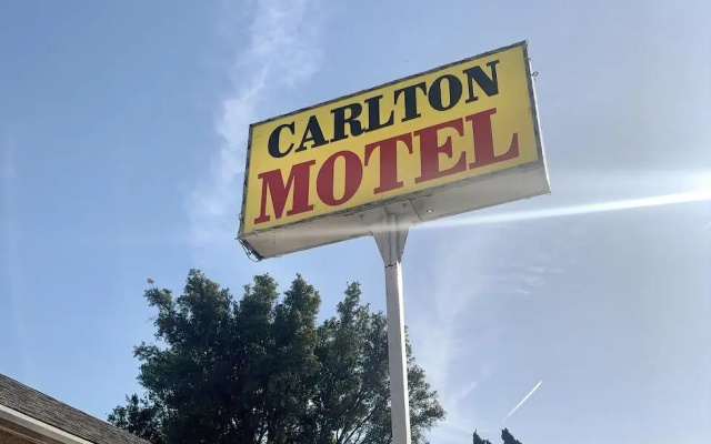 photo 4 of Carlton Motel