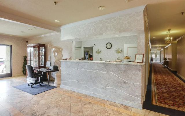 photo 2 of Carlyle Hotel