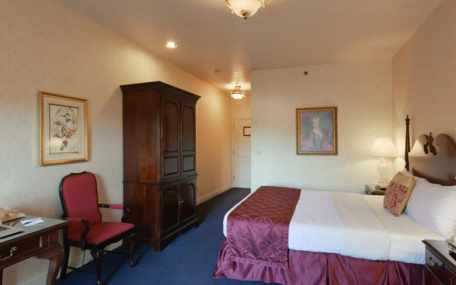 photo 5 of Carlyle Hotel