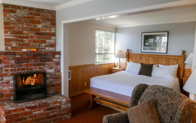 photo 5 of Carmel Fireplace Inn