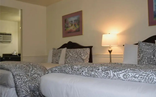 photo 4 of Monterey Pines Inn