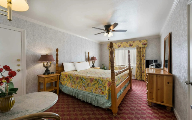 photo 5 of Carmel Inn And Suites
