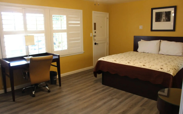 photo 2 of Carmel Wayfarer Inn