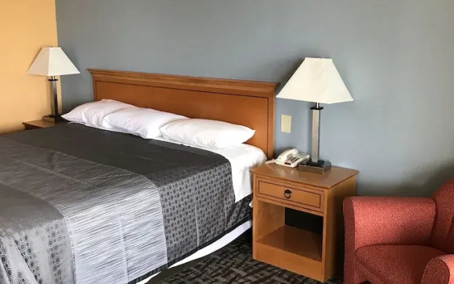 photo 2 of Carolina Inn & Suites at Lake Norman