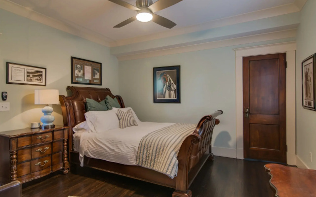 photo 2 of Caroline House Nashville Historic Inn