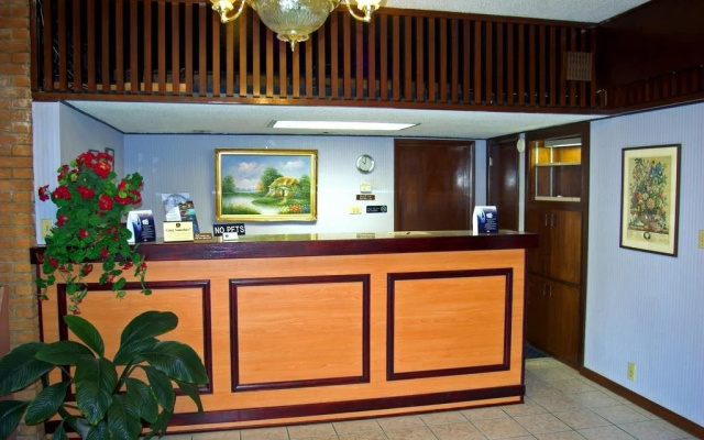 photo 2 of The Carolinian Inn