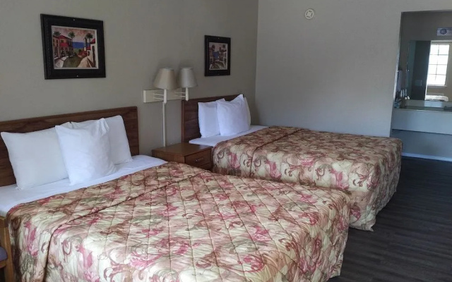 photo 2 of Carolyn's Ozark Swiss Inn