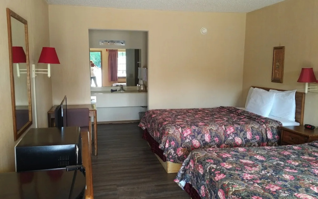 photo 4 of Carolyn's Ozark Swiss Inn