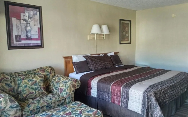 photo 5 of Carolyn's Ozark Swiss Inn