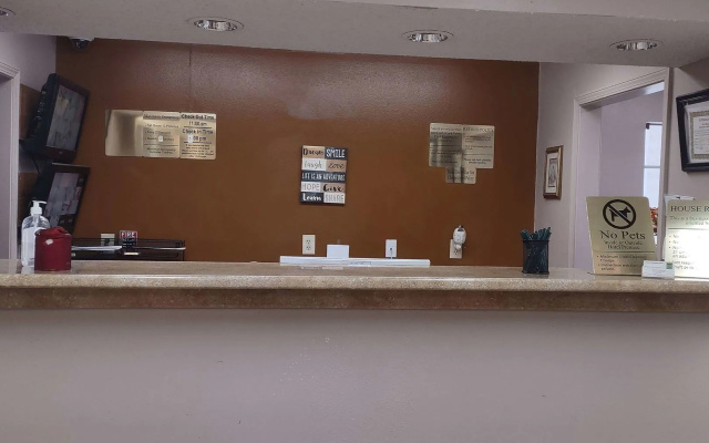 photo 2 of Carom Inn A Travelodge By Wyndham Denham Springs
