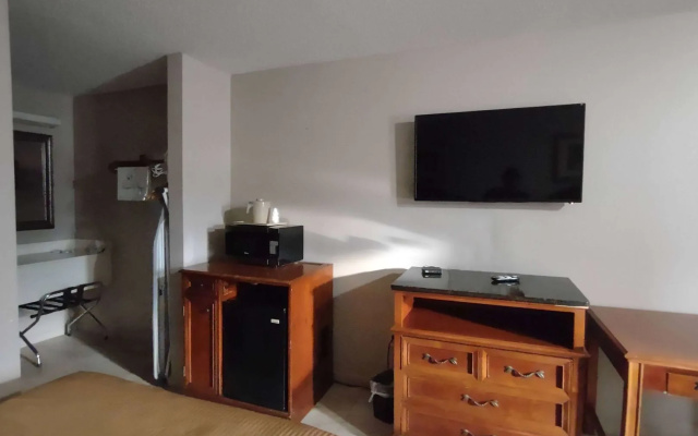 photo 3 of Carom Inn A Travelodge By Wyndham Denham Springs