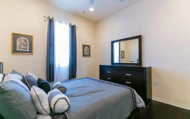 photo 4 of Carondelet Street Modern Suites
