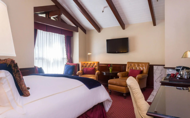 photo 3 of Carriage House Inn
