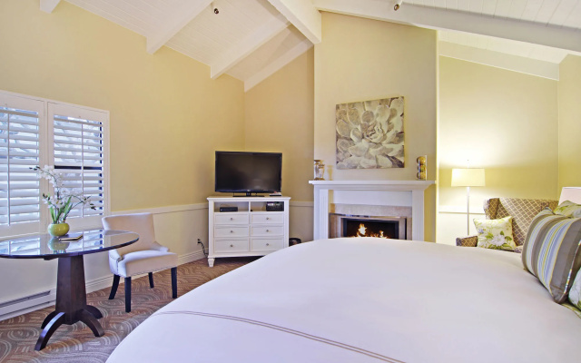 photo 4 of Carriage House Inn