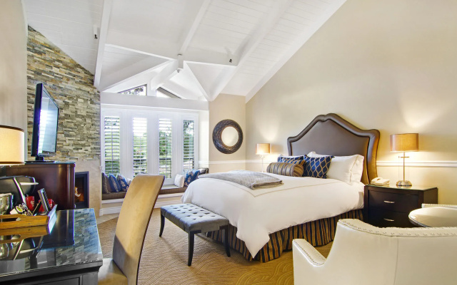 photo 5 of Carriage House Inn