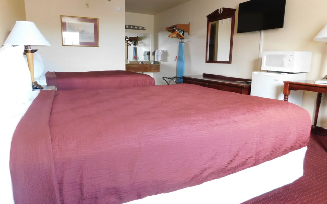 photo 4 of Carriage House Inn