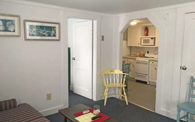 photo 2 of Carriage House Motel Cottages & Suites