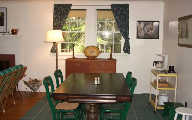 photo 2 of Carriage House - One Bedroom Home