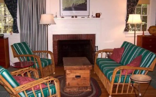 photo 3 of Carriage House - One Bedroom Home