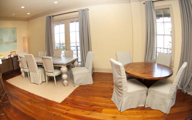 photo 5 of Carriage House Hotel